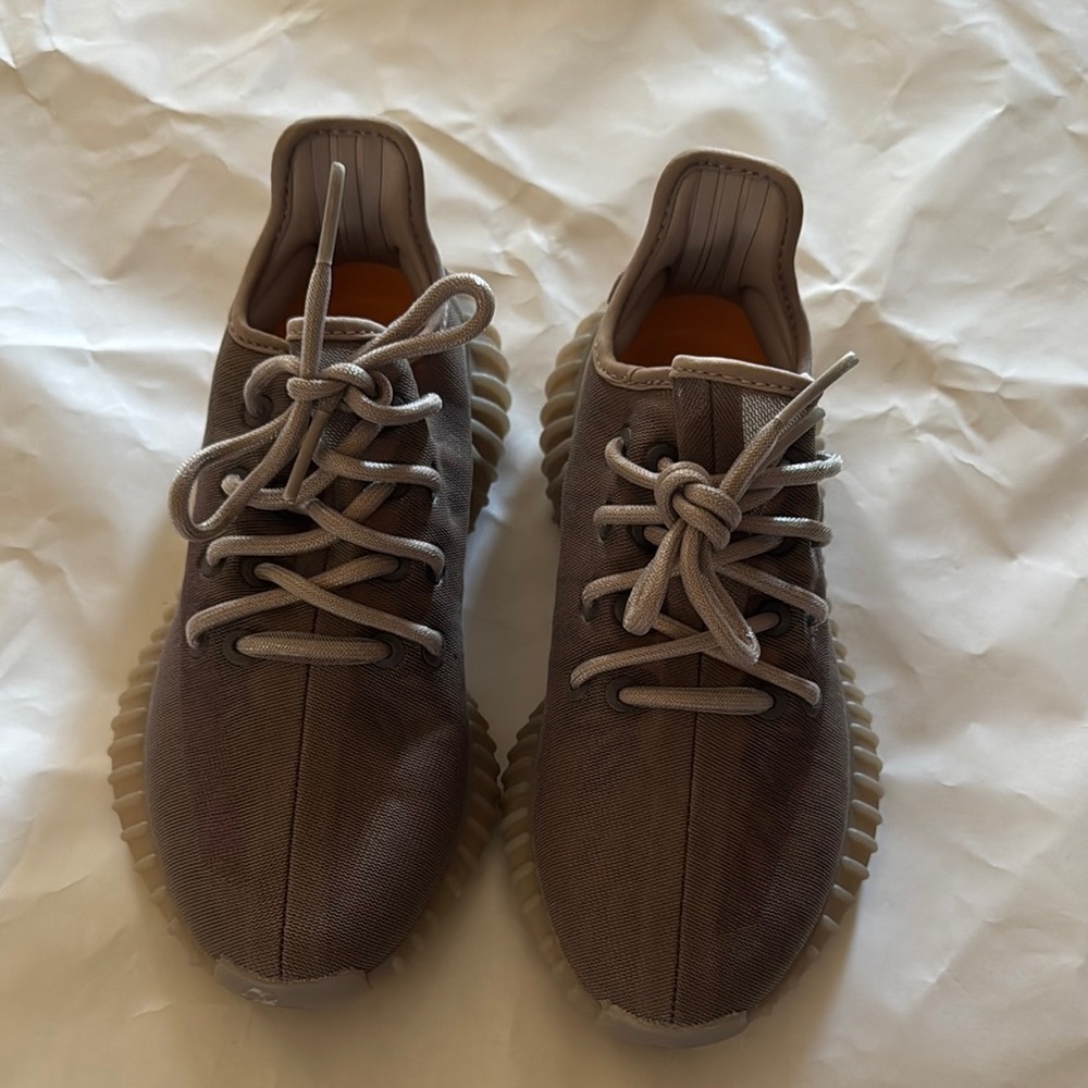 Yeezy Boost Adidas 350 V2  Shoes with Textured Pattern